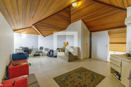 Casa de condomínio à venda com 329m², 4 quartos e 2 vagasSótão