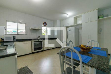 Casa de condomínio à venda com 329m², 4 quartos e 2 vagasCozinha