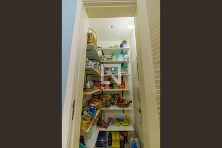 Casa de condomínio à venda com 329m², 4 quartos e 2 vagasDespensa