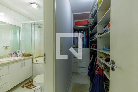 Casa de condomínio à venda com 329m², 4 quartos e 2 vagasCloset da Suíte 1