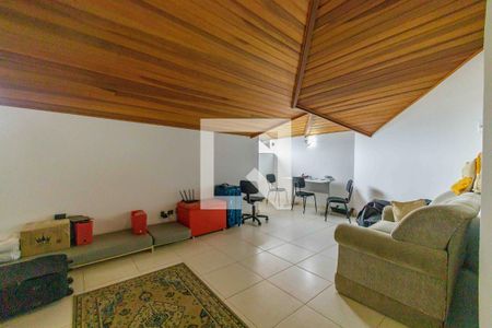 Casa de condomínio à venda com 329m², 4 quartos e 2 vagasSótão