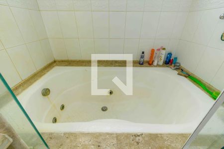 Casa de condomínio à venda com 329m², 4 quartos e 2 vagasBanheiro da Suíte 1