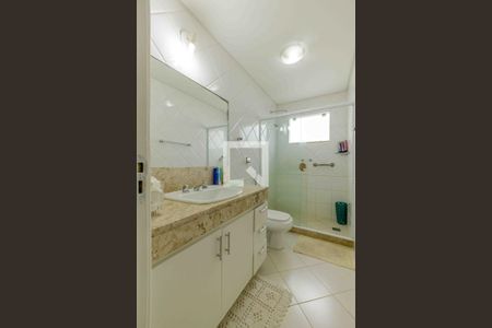 Casa de condomínio à venda com 329m², 4 quartos e 2 vagasBanheiro da Suíte 2