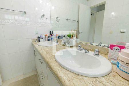 Casa de condomínio à venda com 329m², 4 quartos e 2 vagasBanheiro da Suíte 1