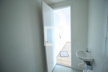 Banheiro social de apartamento para alugar com 1 quarto, 29m² em Mooca, São Paulo