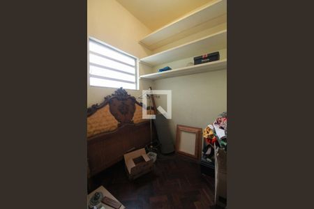 Apartamento à venda com 158m², 4 quartos e 1 vaga Apartamento à venda com 158m², 4 quartos e 1 vagaQuarto 2 da área de serviço
