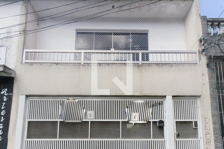 Casa à venda com 80m², 2 quartos e 1 vaga Casa à venda com 80m², 2 quartos e 1 vagaFachada