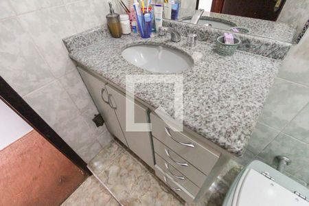 Casa para alugar com 80m², 2 quartos e 2 vagasBanheiro da Suíte