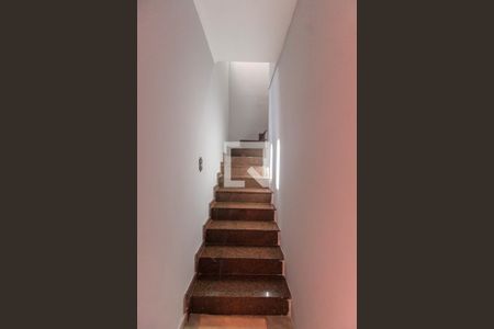 Casa para alugar com 80m², 2 quartos e 2 vagasEntrada