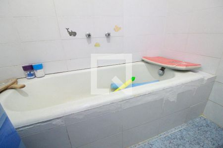 Apartamento à venda com 103m², 3 quartos e sem vaga Apartamento à venda com 103m², 3 quartos e sem vagaBanheiro social - banheira