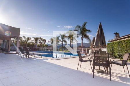 Casa de condomínio à venda com 127m², 3 quartos e 2 vagasPiscina