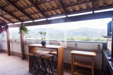 Casa de condomínio à venda com 127m², 3 quartos e 2 vagasChurrasqueira