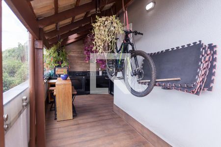 Casa de condomínio à venda com 127m², 3 quartos e 2 vagasChurrasqueira