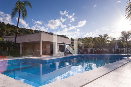Casa de condomínio à venda com 127m², 3 quartos e 2 vagasPiscina