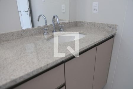 Apartamento à venda com 181m², 4 quartos e 3 vagasBanheiro da Suíte 2