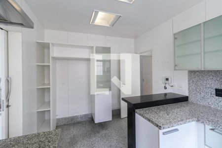 Casa à venda com 364m², 4 quartos e 7 vagasCozinha