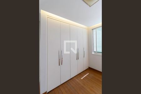 Casa à venda com 364m², 4 quartos e 7 vagasQuarto 2
