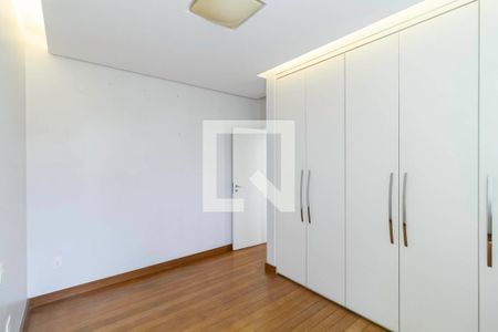 Casa à venda com 364m², 4 quartos e 7 vagasQuarto 2