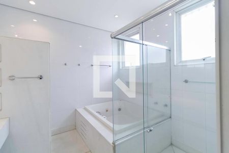 Casa à venda com 364m², 4 quartos e 7 vagasBanheiro da suíte