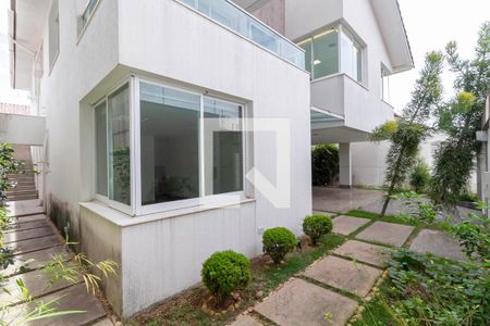 Casa à venda com 364m², 4 quartos e 7 vagasEntrada