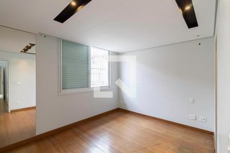 Casa à venda com 364m², 4 quartos e 7 vagasSuíte 