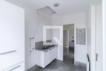 Casa à venda com 364m², 4 quartos e 7 vagasÁrea de serviço 