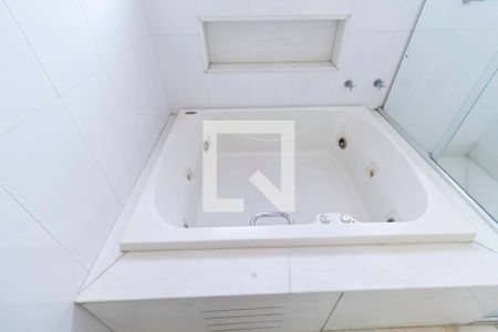 Casa à venda com 364m², 4 quartos e 7 vagasBanheiro da suíte