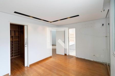 Casa à venda com 364m², 4 quartos e 7 vagasSuíte 