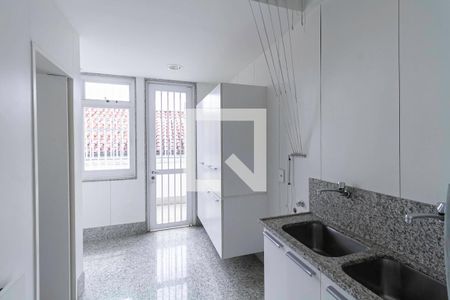 Casa à venda com 364m², 4 quartos e 7 vagasÁrea de serviço 