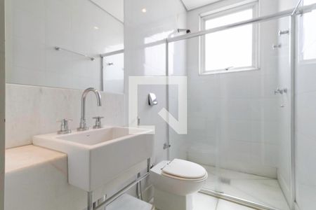 Casa à venda com 364m², 4 quartos e 7 vagasBanheiro social