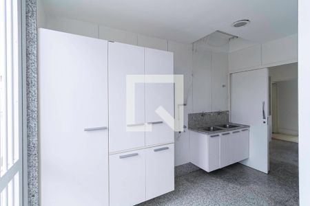 Casa à venda com 364m², 4 quartos e 7 vagasÁrea de serviço 