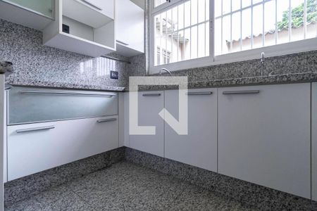 Casa à venda com 364m², 4 quartos e 7 vagasCozinha
