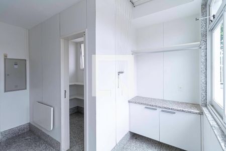 Casa à venda com 364m², 4 quartos e 7 vagasÁrea de serviço 