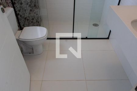 Casa de condomínio à venda com 520m², 4 quartos e 6 vagasBanheiro da Suíte 2