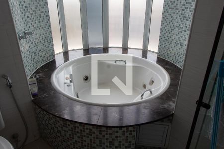 Casa de condomínio à venda com 520m², 4 quartos e 6 vagasBanheiro da Suíte 3