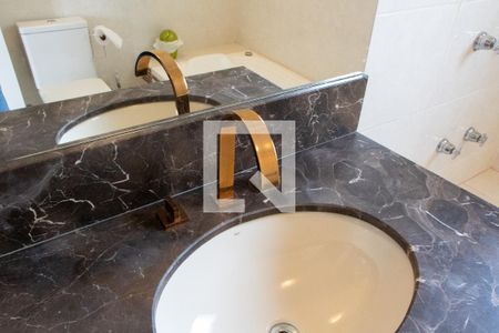 Casa de condomínio à venda com 520m², 4 quartos e 6 vagasBanheiro da Suíte 4