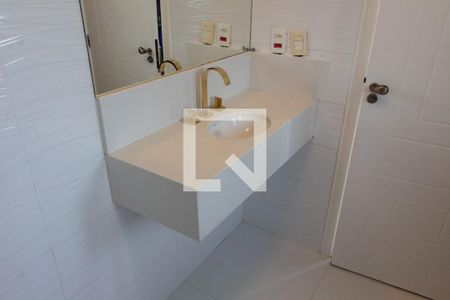 Casa de condomínio à venda com 520m², 4 quartos e 6 vagasBanheiro da Suíte 2