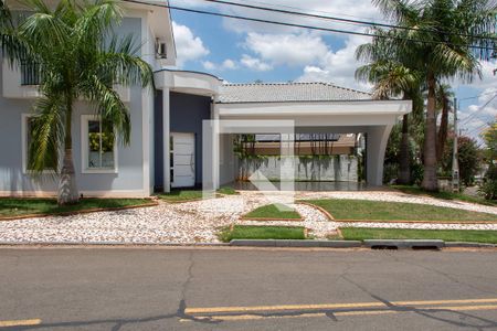 Casa de condomínio à venda com 520m², 4 quartos e 6 vagasFachada