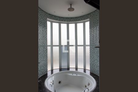 Casa de condomínio à venda com 520m², 4 quartos e 6 vagasBanheiro da Suíte 3