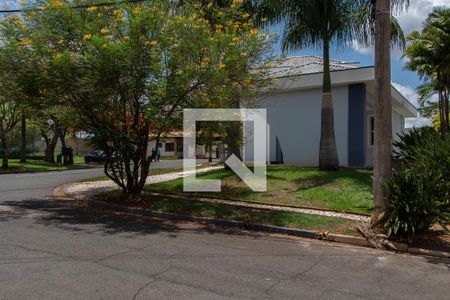 Casa de condomínio à venda com 520m², 4 quartos e 6 vagasFachada