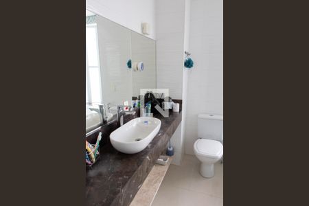 Casa de condomínio à venda com 520m², 4 quartos e 6 vagasBanheiro da Suíte 3