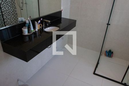 Casa de condomínio à venda com 520m², 4 quartos e 6 vagasBanheiro da Suíte 1