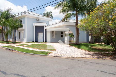 Casa de condomínio à venda com 520m², 4 quartos e 6 vagasFachada