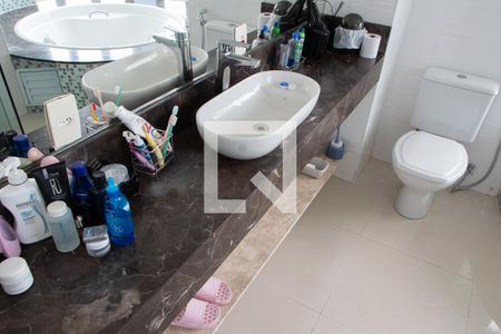 Casa de condomínio à venda com 520m², 4 quartos e 6 vagasBanheiro da Suíte 3