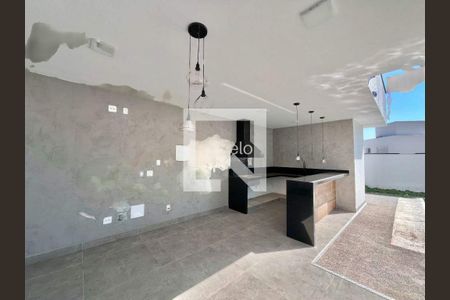 Casa à venda com 342m², 4 quartos e 4 vagas