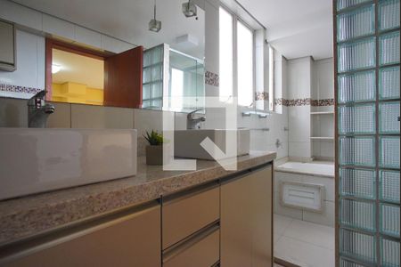 Banheiro da Suíte 1 de apartamento à venda com 3 quartos, 183m² em Rio Branco, Porto Alegre