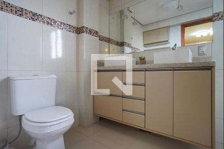 Banheiro da Suíte 1 de apartamento à venda com 3 quartos, 183m² em Rio Branco, Porto Alegre