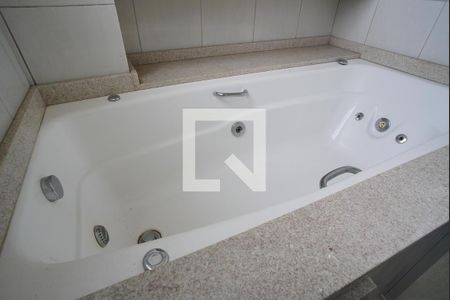 Apartamento à venda com 183m², 3 quartos e sem vagaBanheiro da Suíte 1