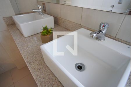 Banheiro da Suíte 1 de apartamento à venda com 3 quartos, 183m² em Rio Branco, Porto Alegre