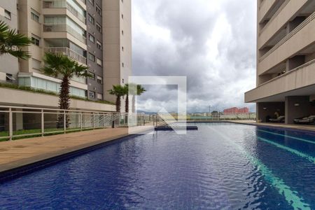 Apartamento à venda com 167m², 3 quartos e 2 vagas Apartamento à venda com 167m², 3 quartos e 2 vagasÁrea comum - Piscina